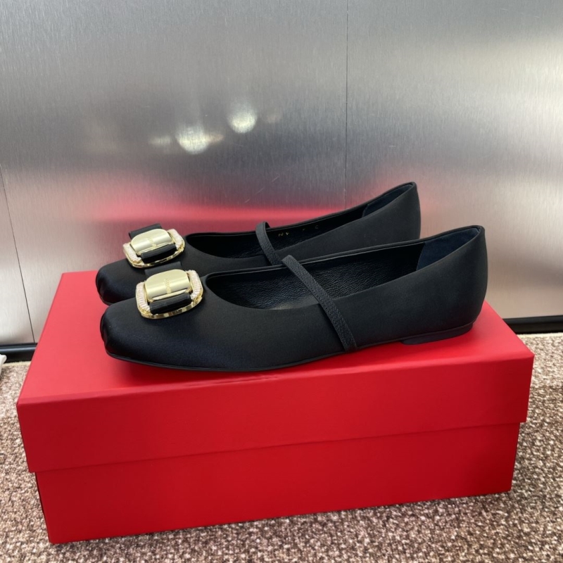 Ferragamo flat shoes